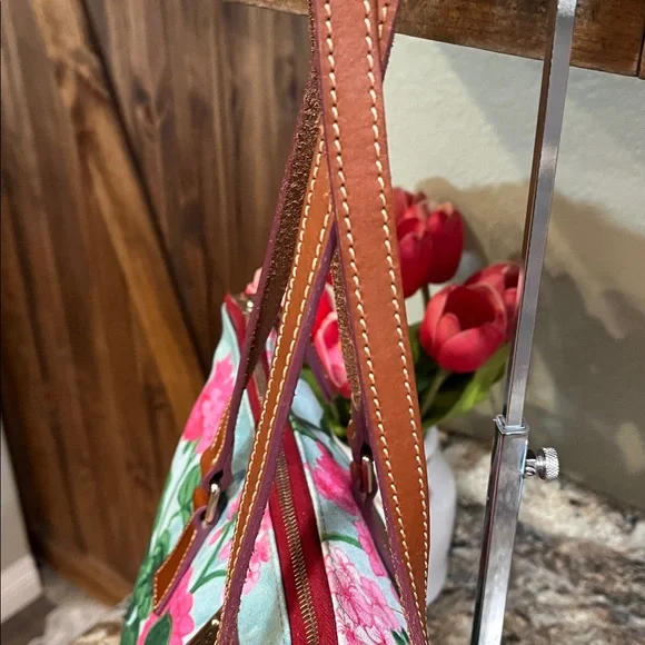 Dooney & Bourke EUC Geranium Basket Zip Top Shoulder Bag , Large Tote - Picture 4 of 13